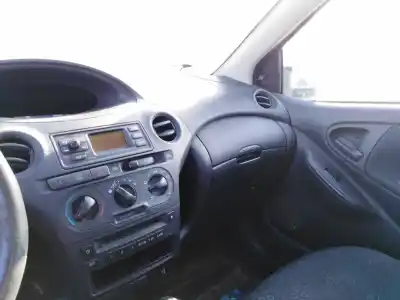 Veicolo di demolizione toyota yaris (_p1_) 1.0 (scp10_) dell'anno 2003 alimentato 1sz-fe
