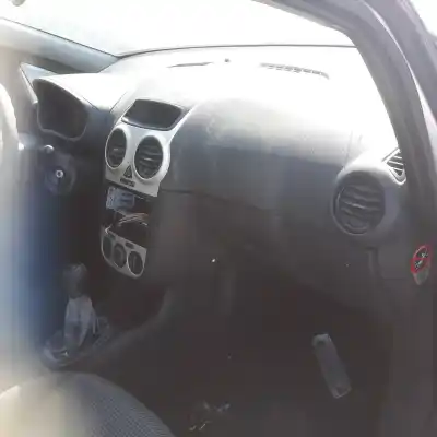 Здавання транспортного засобу opel corsa d color edition 120 cv / 88 kw року 2006 потужний 