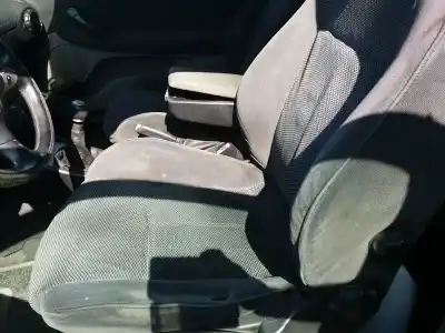 Sloopvoertuig alfa romeo 147 (190) 1.9 jtd distinctive van het jaar 2002 aangedreven 937a2000