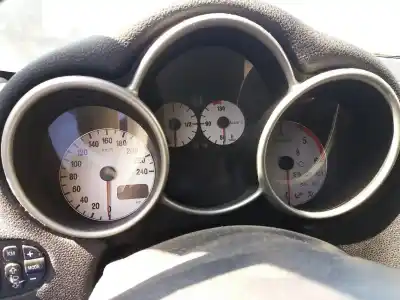 Sloopvoertuig alfa romeo 147 (190) 1.9 jtd distinctive van het jaar 2002 aangedreven 937a2000