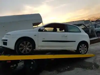 Veículo de Sucata fiat stilo (192_) 1.4 16v (192axh1b, 192bxh1b) do ano 2001 alimentado 843 a1.000