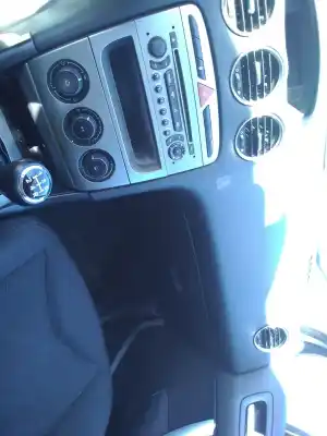 Veículo de Sucata peugeot 308 1.6 16v hdi fap do ano 2008 alimentado 9hx