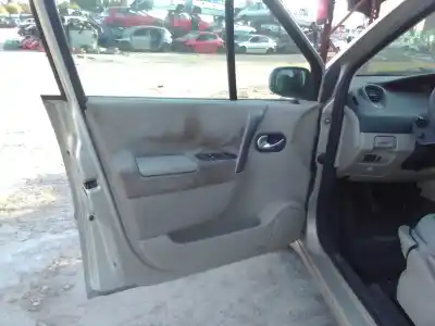 Scrapping Vehicle renault scenic ii scenic ii of the year 2003 powered 