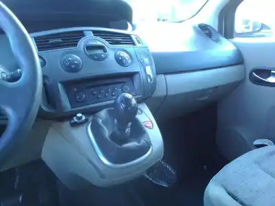 Scrapping Vehicle renault scenic ii scenic ii of the year 2003 powered 