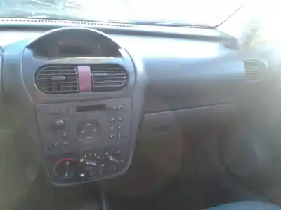Здавання транспортного засобу opel corsa c corsa c року 2001 потужний z12xe