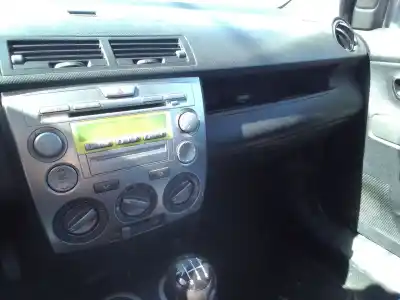 Veículo de Sucata mazda 2 berlina (dy) * do ano 2004 alimentado f6ja