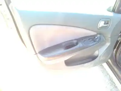 Veículo de Sucata nissan almera ii hatchback (n16) 2.2 dci do ano 2004 alimentado yd22ddt