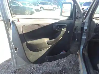 Veicolo di demolizione opel combo corsa c dell'anno 2002 alimentato y17dtl Veicolo di demolizione opel combo corsa c dell'anno 2002 alimentato y17dtl