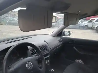 Veículo de Sucata volkswagen golf iv (1j1) 1.6 do ano 1999 alimentado aeh,akl,apf