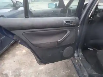 Veículo de Sucata volkswagen golf iv (1j1) 1.6 do ano 1999 alimentado aeh,akl,apf