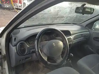 Veicolo di demolizione renault megane i classic (la0/1_) 1.9 dti (la08, la0n) dell'anno 1999 alimentato f9q 730,f9q 731,f9q 734,f9q 736