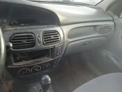 Veicolo di demolizione renault megane i classic (la0/1_) 1.9 dti (la08, la0n) dell'anno 1999 alimentato f9q 730,f9q 731,f9q 734,f9q 736