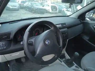 Veículo de Sucata fiat stilo (192_) 1.4 16v (192axh1b, 192bxh1b) do ano 2004 alimentado 843 a1.000