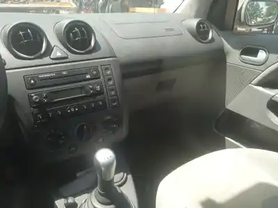 Sloopvoertuig ford fiesta v (jh_, jd_) 1.4 16v van het jaar 2003 aangedreven fxja,fxjb