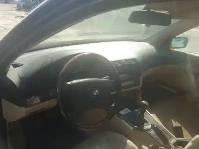 Veículo de Sucata bmw 5 (e39) 520 i do ano 2002 alimentado m54 b22 (226s1)