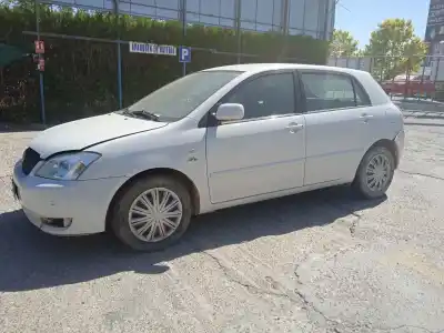 Veicolo di demolizione toyota corolla (_e12_) 2.0 d-4d (cde120_) dell'anno 2002 alimentato 1cd-ftv