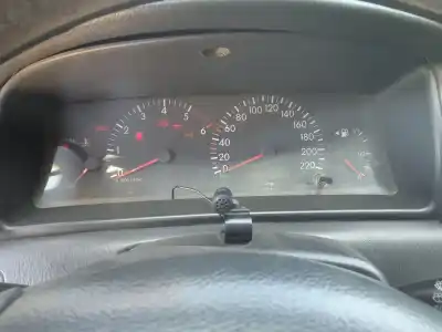 Veicolo di demolizione toyota corolla (_e12_) 2.0 d-4d (cde120_) dell'anno 2002 alimentato 1cd-ftv