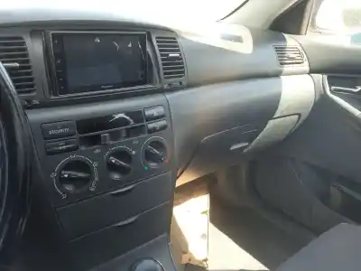 Veicolo di demolizione toyota corolla (_e12_) 2.0 d-4d (cde120_) dell'anno 2002 alimentato 1cd-ftv