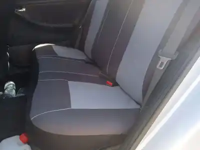 Veicolo di demolizione toyota corolla (_e12_) 2.0 d-4d (cde120_) dell'anno 2002 alimentato 1cd-ftv