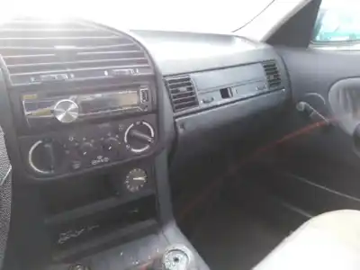 Veículo de Sucata bmw 3 (e36) 318 i do ano 1990 alimentado 18-4 e-1