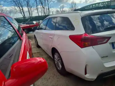 Здавання транспортного засобу toyota auris ranchera familiar (_e18_) 1.8 hybrid (zwe186_) року 2013 потужний 2zr-fxe