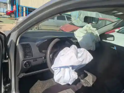 Veículo de Sucata volkswagen polo (9n_, 9a_) 1.2 do ano 2002 alimentado awy,bmd