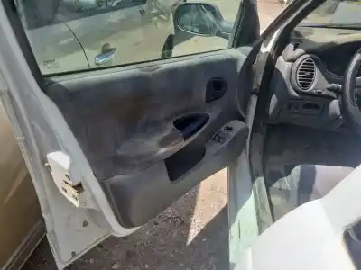 Veicolo di demolizione renault megane i classic (la0/1_) 1.9 dti (la08, la0n) dell'anno 1999 alimentato f9q 730,f9q 731,f9q 734,f9q 736