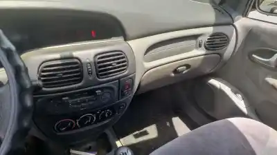 Scrapping Vehicle renault megane i (ba0/1_) 1.9 dci (ba05, ba1f) of the year 2001 powered f9q 732,f9q 733