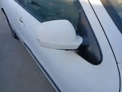 Здавання транспортного засобу seat leon (1m1) 1.6 16 v року 2001 потужний azd