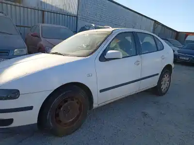 Здавання транспортного засобу seat leon (1m1) 1.6 16 v року 2001 потужний azd