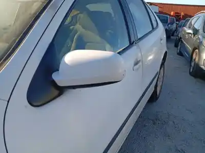 Здавання транспортного засобу seat leon (1m1) 1.6 16 v року 2001 потужний azd