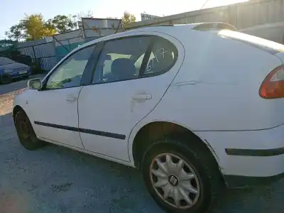 Здавання транспортного засобу seat leon (1m1) 1.6 16 v року 2001 потужний azd