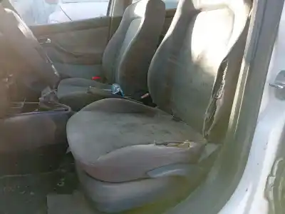 Здавання транспортного засобу seat leon (1m1) 1.6 16 v року 2001 потужний azd