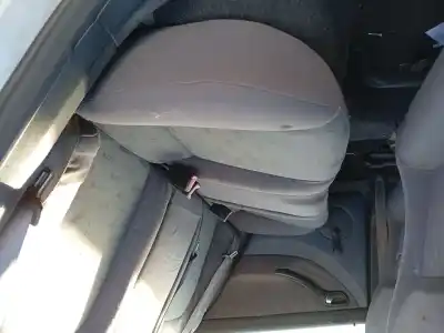 Здавання транспортного засобу seat leon (1m1) 1.6 16 v року 2001 потужний azd
