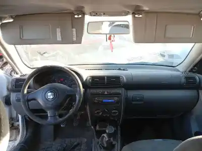 Здавання транспортного засобу seat leon (1m1) 1.6 16 v року 2001 потужний azd