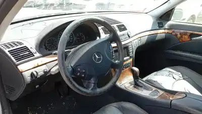 Véhicule à la ferraille mercedes-benz clase e t-model (s211) e 320 t cdi (211.226) de l'année 2008 alimenté om 648.961