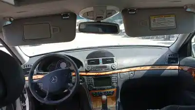 Véhicule à la ferraille mercedes-benz clase e t-model (s211) e 320 t cdi (211.226) de l'année 2008 alimenté om 648.961