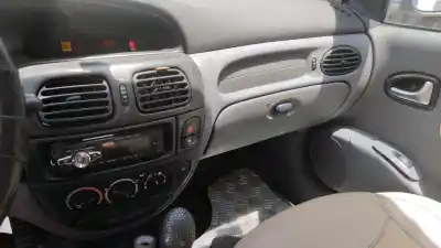 Veículo de Sucata renault megane i coach (da0/1_) 1.4 16v (da0d, da1h, da0w, da10) do ano 2001 alimentado k4j 700,k4j 714,k4j 750