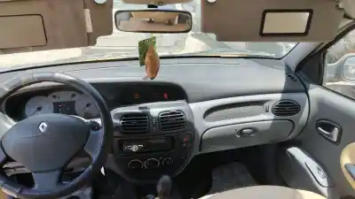 Veículo de Sucata renault megane i coach (da0/1_) 1.4 16v (da0d, da1h, da0w, da10) do ano 2001 alimentado k4j 700,k4j 714,k4j 750