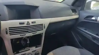 Veículo de Sucata opel astra h (a04) 1.6 (l48) do ano 2009 alimentado a 16 xer,z 16 xer