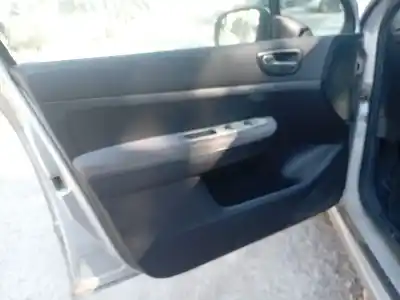 Scrapping Vehicle peugeot 307 (3a/c) 1.4 16v of the year 2003 powered kfu (et3j4)