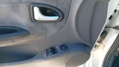 Scrapping Vehicle renault megane i (ba0/1_) 1.9 dti (ba1u) of the year 2001 powered f9q 744