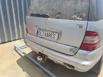 Veículo de Sucata mercedes-benz clase m (w163) ml 270 cdi (163.113) do ano 2002 alimentado om 612.963