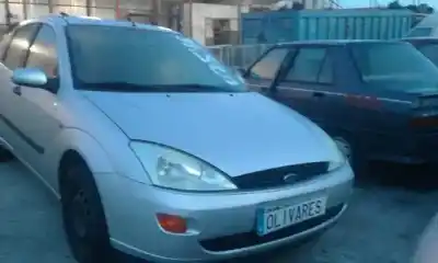 Véhicule à la ferraille ford focus berlina (cak) ghia de l'année 2000 alimenté c9da