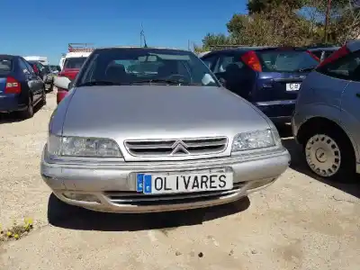 Véhicule à la ferraille citroen xantia berlina de l'année 1993 alimenté 