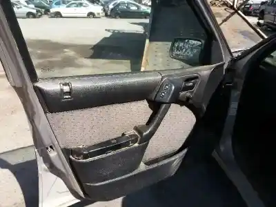 Véhicule à la ferraille citroen xantia berlina de l'année 1993 alimenté 