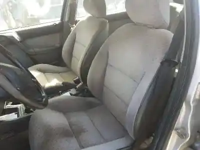 Véhicule à la ferraille citroen xantia berlina de l'année 1993 alimenté 