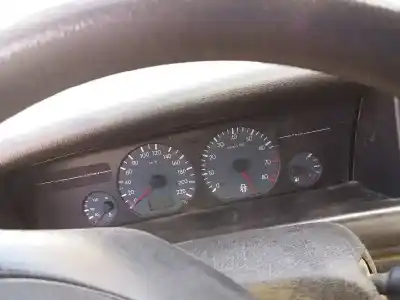 Véhicule à la ferraille citroen xantia berlina de l'année 1993 alimenté 