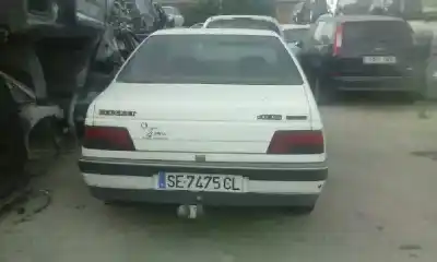Véhicule à la ferraille PEUGEOT 405 BERLINA Embassy D de l'année 1995 alimenté D9B