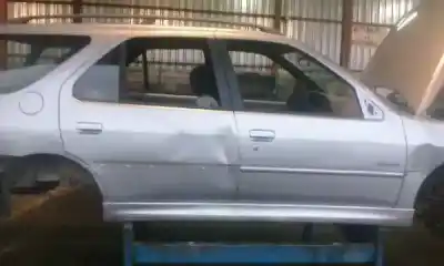 Veículo de Sucata peugeot 306 break boulebard do ano 1999 alimentado wjz